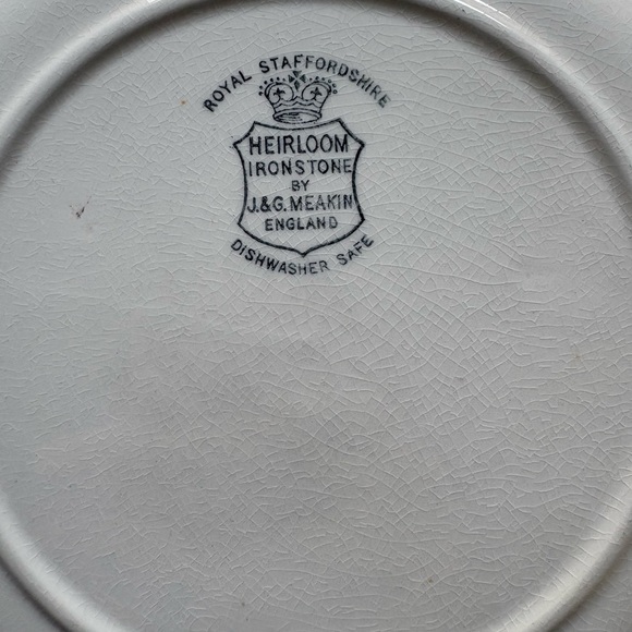 J&G Meakin Royal Staffordshire Heirloom Ironstone White set of 2 Plates ~10.5 in - Picture 8 of 16